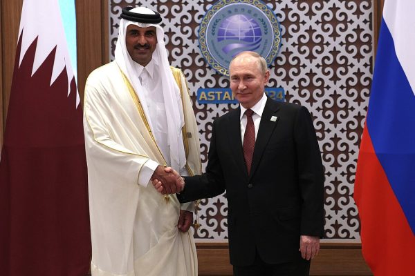 Sheikh Tamim bin Hamad Al Thani and Vladimir Putin. (source https://commons.wikimedia.org/wiki/File:Sheikh_Tamim_bin_Hamad_Al_Thani_and_Vladimir_Putin_(2024).jpg)